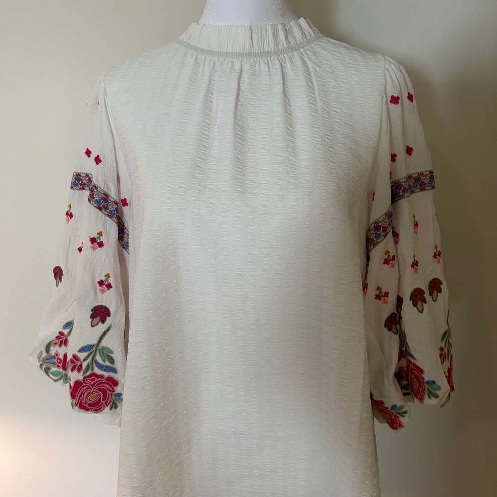 THML Embroidered Balloon Sleeve Top